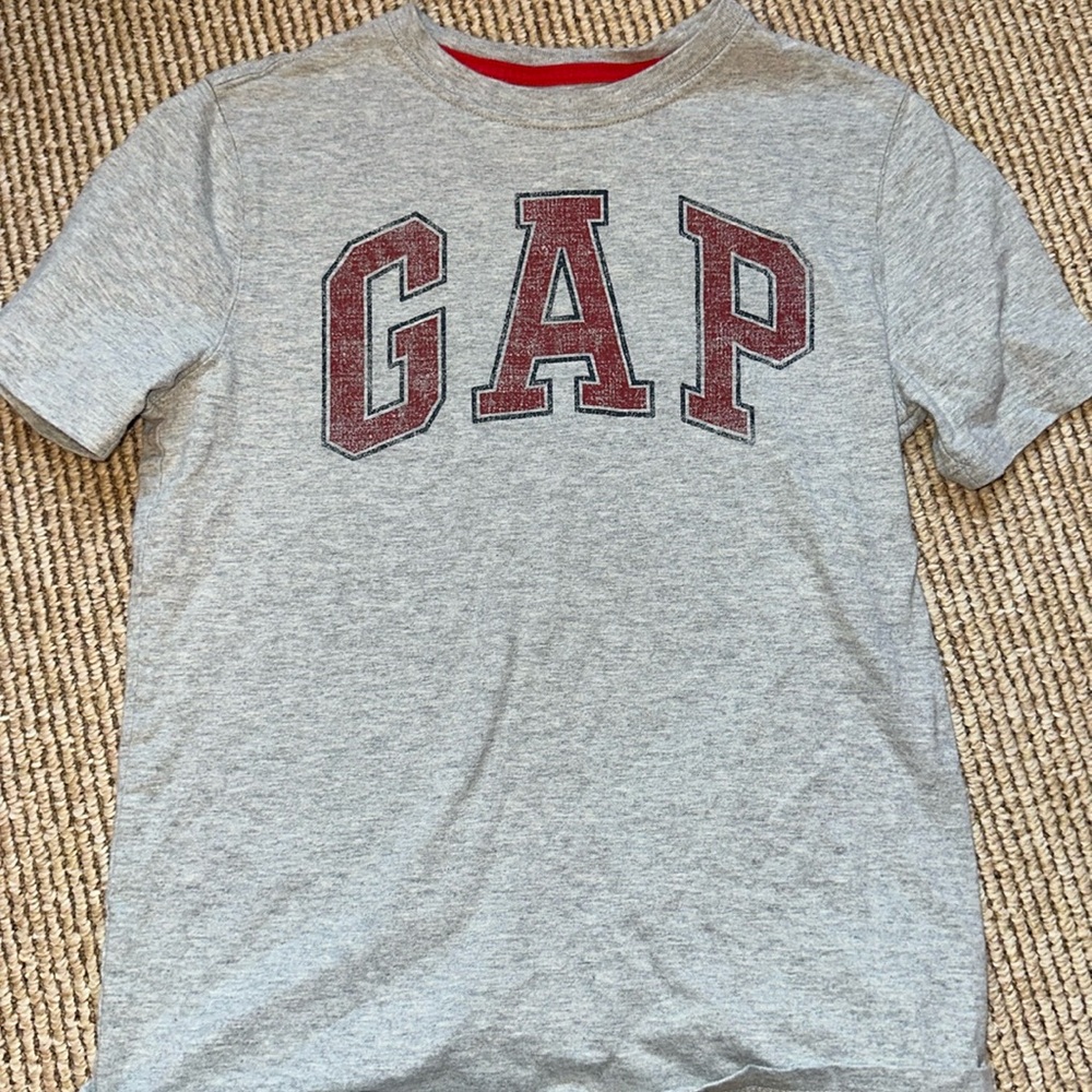 Gap kids boys size medium short sleeve grey tee shirt with red Gap logo